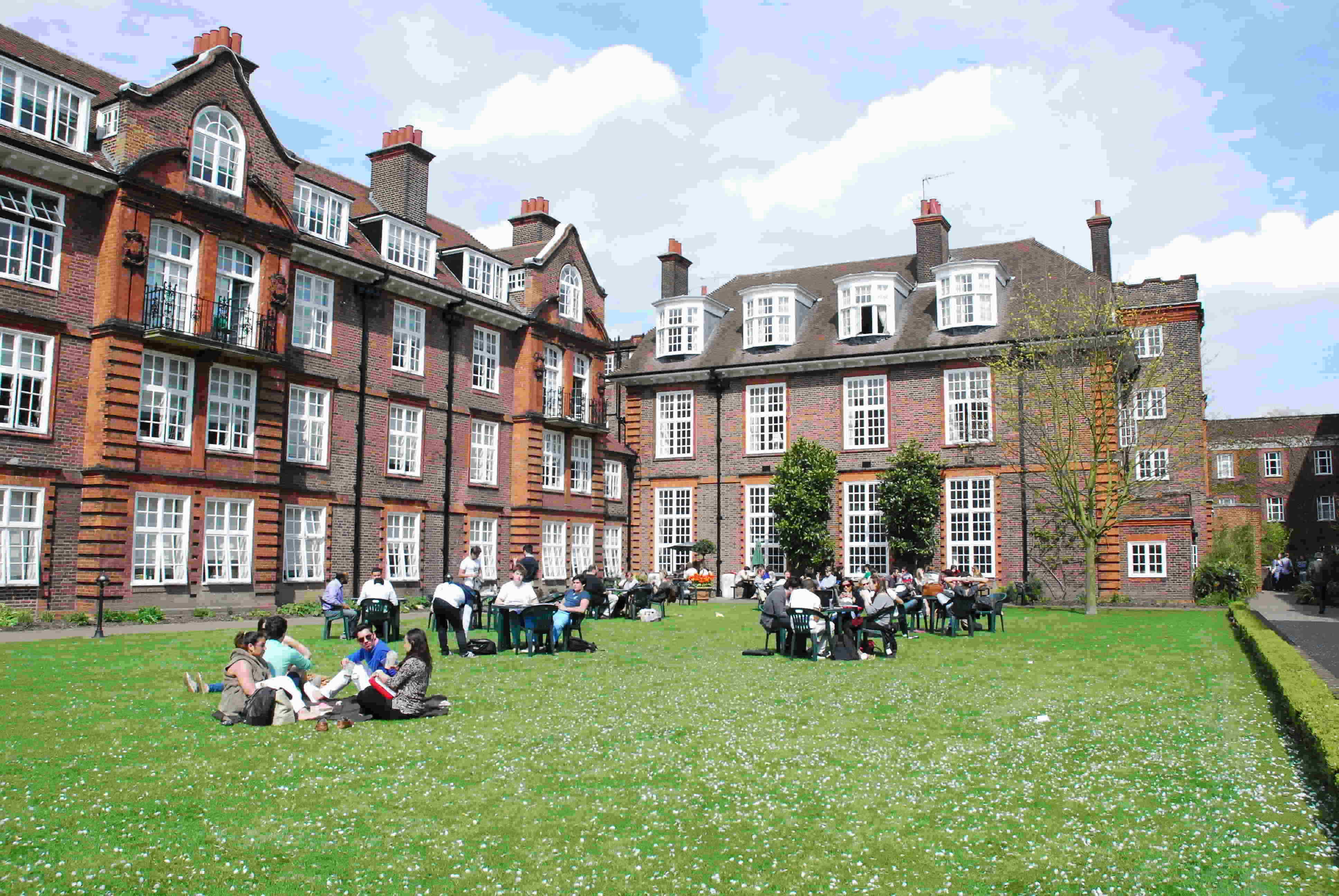 Regent's University London обучение