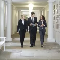 В здание Глиона в Лондоне