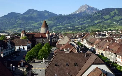 Обучение гостиничному бизнесу в Бюлле, Швейцария