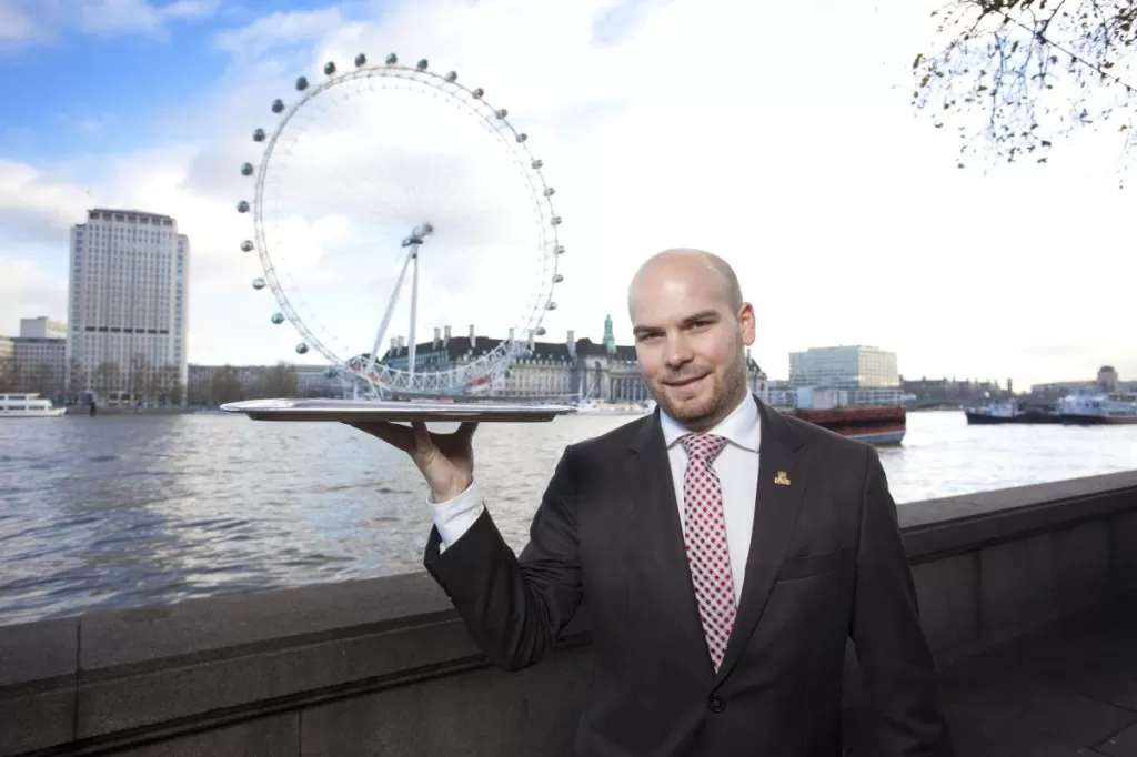 Прогулка по кампусу Glion в Лондоне