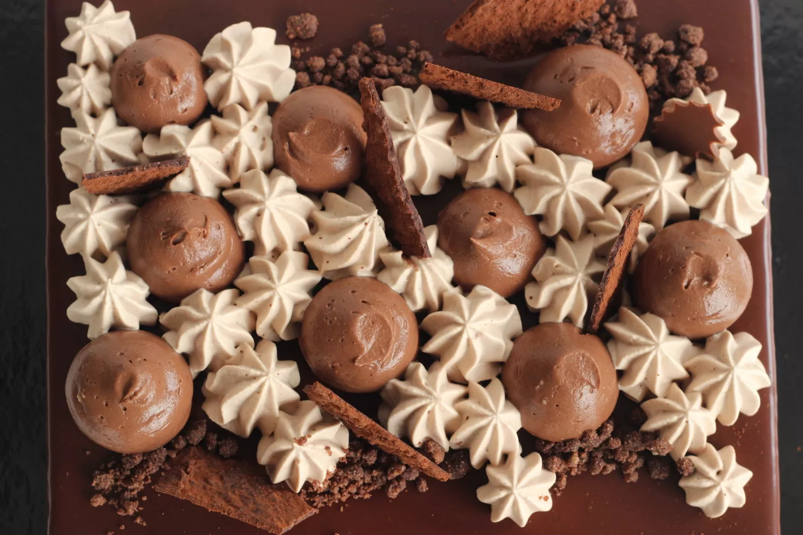 Сладкий успех выпускницы Глион: кондитерское искусство и предпринимательство