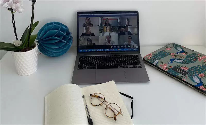 Опыт онлайн-обучения студентки Глион: весь в мир в твоем ноутбуке