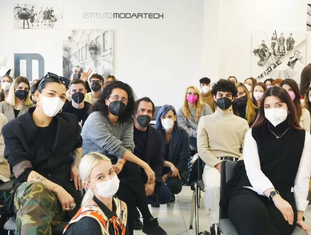 ISTITUTO MODARTECH: о будущем индустрии моды в интервью Сары Соццани Майно, замдиректора Vogue Italy
