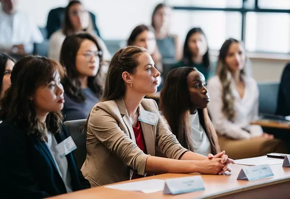 Программа Global MBA от школы ESSEC поднялась на 16 позиций в ежегодном рейтинге MBA Financial Times